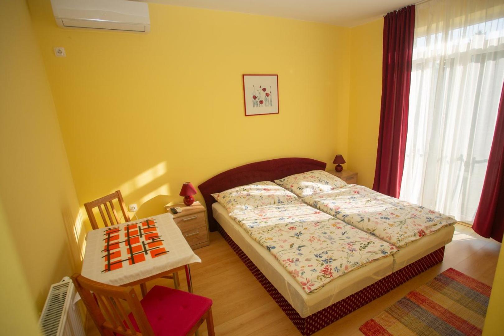 Kondics Apartmanhaz Шарвар Екстер'єр фото