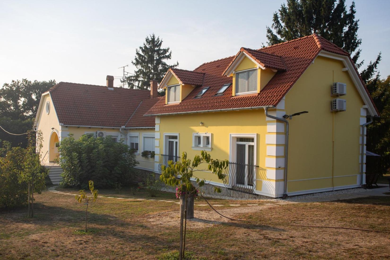 Kondics Apartmanhaz Шарвар Екстер'єр фото