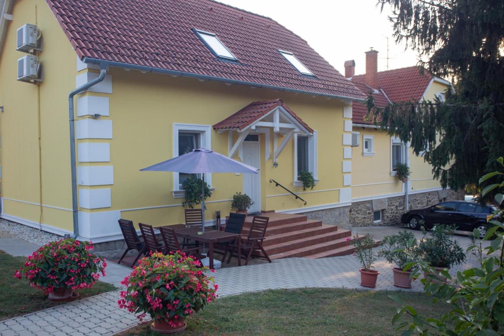 Kondics Apartmanhaz Шарвар Екстер'єр фото