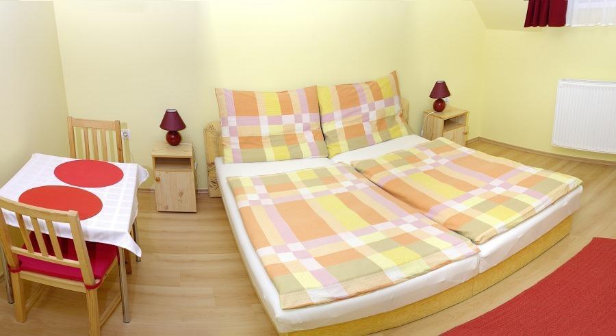 Kondics Apartmanhaz Шарвар Номер фото