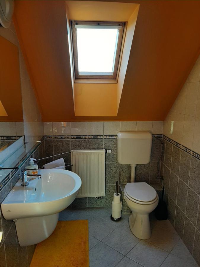 Kondics Apartmanhaz Шарвар Екстер'єр фото