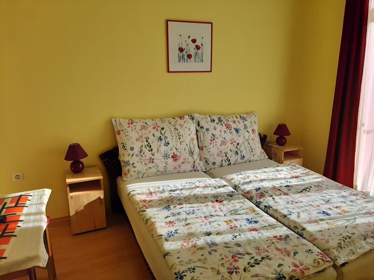Kondics Apartmanhaz Шарвар Екстер'єр фото
